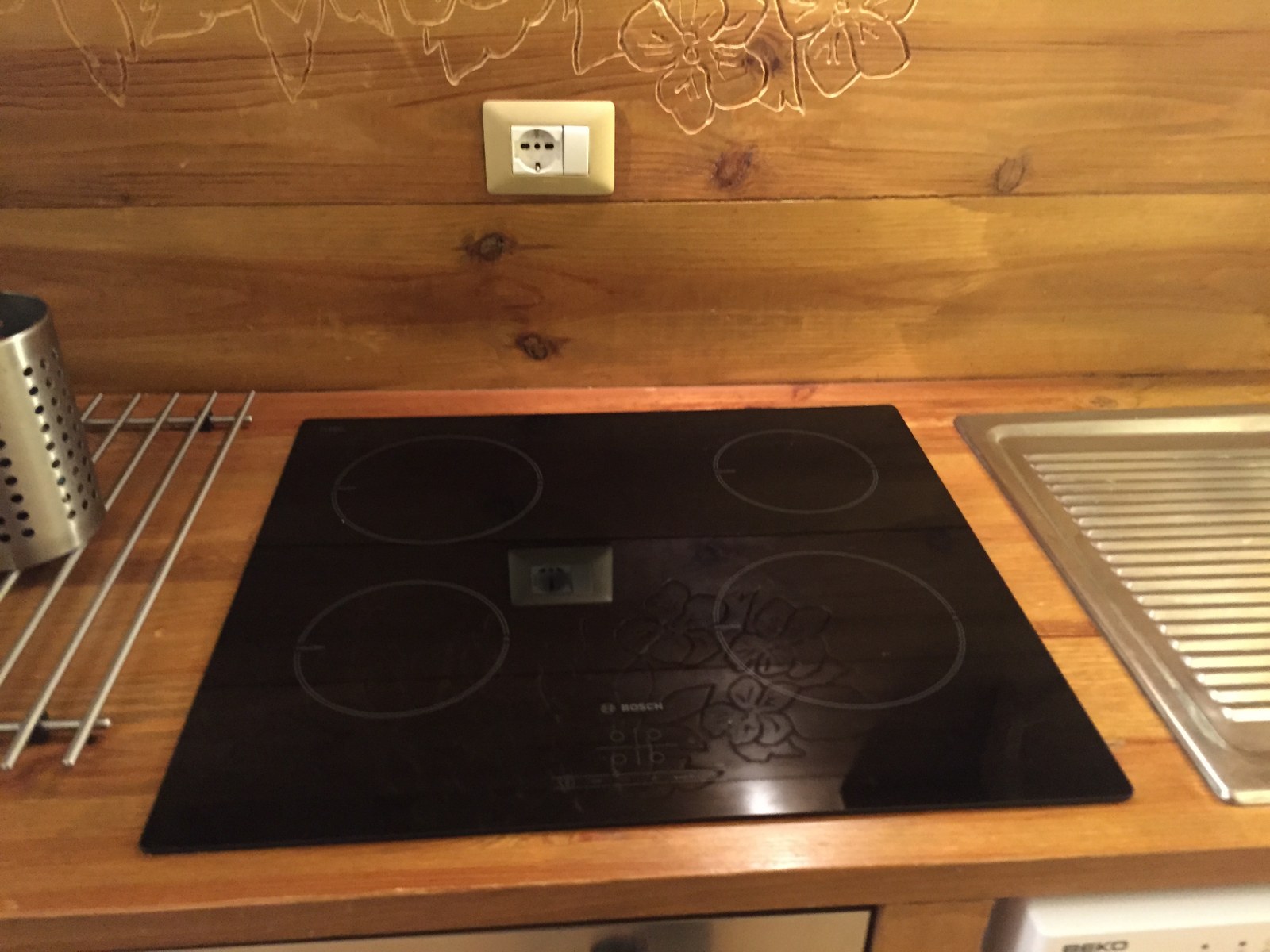 Induction hotplate in kithen of panoramic ski apartment cervinia